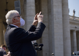ROME, ITALY- The photos show the streets during the coronavirus quarantine in Rome, Italy on April 13, 2020. In the last 24 hours, 431 new deaths were registered, bringing the number of victims to 19,899, according to the data made public by the Italian Government. The death toll in the last 24 hours is the lowest since March 19.