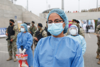 Villa Maria del Triunfo, Peru.- Health professionals participate in a health campaign in Villa Maria del Triunfo, Peru on September 15, 2020. Peru, one of the most affected countries in the region and in the world, registers 738,020 cases and 30,927 dead, according to figures released by the World Health Organization (WHO). Peru registered the lowest number of daily deaths from Covid-19 in almost four months, so far this month, daily deaths from coronavirus amount to 133 on average, while in the first two weeks of August there were 213. The new infections also They have been decreasing, they went from an average of 7,654 daily in August to 5,844 in September.