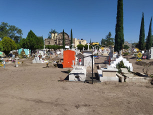 Jalisco, Mexico.- In the photos taken on May 11, 2021, it shows a pantheon in Jalisco, in the midst of the coronavirus pandemic. Until this Sunday (9) there were 218,985 deaths caused by the coronavirus disease in Mexico. This means that in the last 24 hours 57 new deaths were added to the national statistics, the lowest death toll since April 2020, according to the Ministry of Health