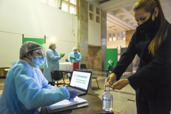 Montevideo, Uruguay.- In the photos taken on June 28, 2021, it shows a vaccination center against the coronavirus. Uruguay registered 20 deaths from coronavirus this Sunday (27), the lowest figure since March 29, reaching a total of 5,494 deaths since the beginning of the pandemic, according to the daily report of the National Emergency System (Sinae). In addition, 1,027 new cases of coronavirus were detected.