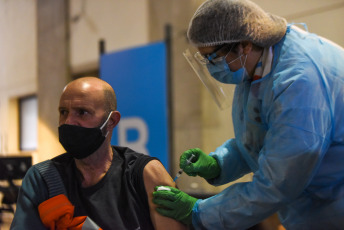 Montevideo, Uruguay.- In the photos taken on June 28, 2021, it shows a vaccination center against the coronavirus. Uruguay registered 20 deaths from coronavirus this Sunday (27), the lowest figure since March 29, reaching a total of 5,494 deaths since the beginning of the pandemic, according to the daily report of the National Emergency System (Sinae). In addition, 1,027 new cases of coronavirus were detected.