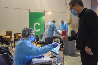 Montevideo, Uruguay.- In the photos taken on June 28, 2021, it shows a vaccination center against the coronavirus. Uruguay registered 20 deaths from coronavirus this Sunday (27), the lowest figure since March 29, reaching a total of 5,494 deaths since the beginning of the pandemic, according to the daily report of the National Emergency System (Sinae). In addition, 1,027 new cases of coronavirus were detected.