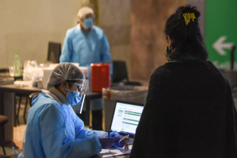 Montevideo, Uruguay.- In the photos taken on June 28, 2021, it shows a vaccination center against the coronavirus. Uruguay registered 20 deaths from coronavirus this Sunday (27), the lowest figure since March 29, reaching a total of 5,494 deaths since the beginning of the pandemic, according to the daily report of the National Emergency System (Sinae). In addition, 1,027 new cases of coronavirus were detected.