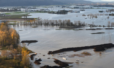Abbotsford, Canada.- In the photos taken on November 17, 2021, it shows the streets of the city of Abbotsford flooded. As many parts of western Washington began to dry out Tuesday after a storm that left rain for days, water continued to rise in some areas, authorities urged more people to evacuate and crews tried to restore power and reopen roads.