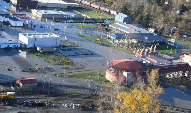 Abbotsford, Canada.- In the photos taken on November 17, 2021, it shows the streets of the city of Abbotsford flooded. As many parts of western Washington began to dry out Tuesday after a storm that left rain for days, water continued to rise in some areas, authorities urged more people to evacuate and crews tried to restore power and reopen roads.