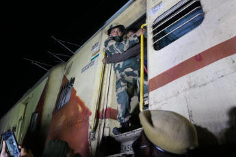 West Bengal, India.- In the photos taken on January 13, 2021, rescue units help those affected in the train accident in the state of West Bengal. At least nine people were killed and 36 others injured after a passenger train derailed Thursday night, according to the rail operator.