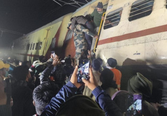 West Bengal, India.- In the photos taken on January 13, 2021, rescue units help those affected in the train accident in the state of West Bengal. At least nine people were killed and 36 others injured after a passenger train derailed Thursday night, according to the rail operator.