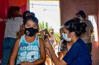 San Juan, Argentina.- En las fotos tomadas el 21 de febrero del 2022, muestra un centro de vacunación contra el coronavirus. El ministerio de Salud de la Nación informó este domingo que, en las últimas 24 horas, se registraron 93 muertes por coronavirus y 4.450 nuevos contagios, la cifra más baja en dos meses. La última vez que se registró un número menor de infectados fue el 19 de diciembre de 2021, con 3.254.