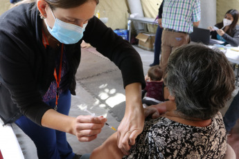 Santiago de Chile, Chile.- In the photos taken on March 9, 2022, it shows a vaccination center against the coronavirus. The Ministry of Health reported this Tuesday, a new balance of Covid-19, confirming 10,815 new cases, adding 3,214,326 since the start of the pandemic. This number of infections is the lowest in the last seven weeks. Last January 19 was the day with the fewest figures, when 9,509 cases were registered.