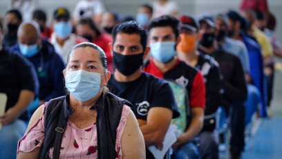 Jalisco, México.- En las fotos tomadas el 15 de marzo del 2022, profesionales de la salud participan de una jornada sanitaria contra el coronavirus. La Secretaría de Salud, informó este lunes que hubo una reducción del 40% en el número de contagios de COVID-19, mientras que se registraron 12 muertes en el último día, la cifra más baja en lo que va del año.