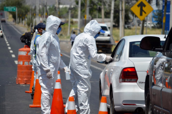 Jalisco, México.- En las fotos tomadas el 15 de marzo del 2022, profesionales de la salud participan de una jornada sanitaria contra el coronavirus. La Secretaría de Salud, informó este lunes que hubo una reducción del 40% en el número de contagios de COVID-19, mientras que se registraron 12 muertes en el último día, la cifra más baja en lo que va del año.