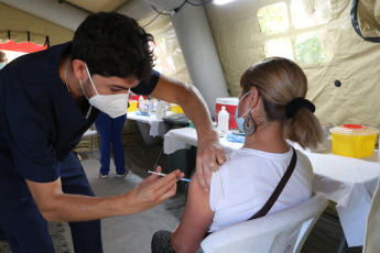 Santiago de Chile, Chile.- In the photos taken on March 9, 2022, it shows a vaccination center against the coronavirus. The Ministry of Health reported this Tuesday, a new balance of Covid-19, confirming 10,815 new cases, adding 3,214,326 since the start of the pandemic. This number of infections is the lowest in the last seven weeks. Last January 19 was the day with the fewest figures, when 9,509 cases were registered.