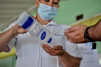 Jalisco, México.- En las fotos tomadas el 15 de marzo del 2022, profesionales de la salud participan de una jornada sanitaria contra el coronavirus. La Secretaría de Salud, informó este lunes que hubo una reducción del 40% en el número de contagios de COVID-19, mientras que se registraron 12 muertes en el último día, la cifra más baja en lo que va del año.