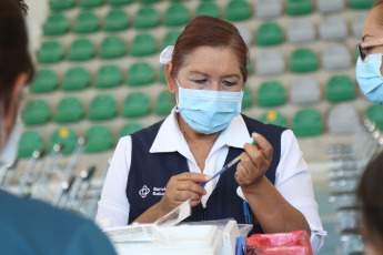 Jalisco, México.- En las fotos tomadas el 23 de marzo del 2022, muestra un centro de vacunación contra el coronavirus. Según la Dirección General de Epidemiología, este martes se registraron 5 millones 636 mil 54 contagios totales y 322 mil 119 muertes acumuladas. Así que en las últimas 24 horas se contabilizaron 554 nuevos contagios y 12 fallecimientos recientes. Con ello, el país presentó la cifra más baja de defunciones por Covid-19 desde que inició la pandemia en el país.