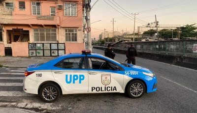 Rio de Janeiro, Brasil.- En las fotos tomadas el 28 de abril del 2022, miembros de la policía realizan controles en las calles de Rio de Janeiro. Río de Janeiro, una de las regiones más violentas de Brasil, registró 760 homicidios en el primer trimestre, con una caída del 18 % frente a los tres primeros meses de 2021 y la menor cifra para el período desde 1991, según informó el Instituto regional de Seguridad Pública (ISP).