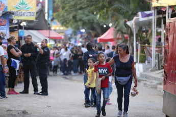 Guadalajara, Mexico.- In photos taken on May 12, 2023, people buy food at a local market in Guadalajara, Mexico. The general inflation rate decreased in Mexico to 6.25% annually in April, its lowest level since October 2021, reported the National Institute of Statistics and Geography (Inegi). The data represents three consecutive months of decline, after the index of 6.85% in March, 7.62% in February, 7.91% in January and 7.82% last December, when inflation had its largest annual closing in 22 years and so far this century.