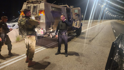Samaria, Israel.- In the photos taken on September 20, 2023, security forces carry out an operation on Highway 5 between Oranit and Pedu'el in Samaria, where a terrorist threw an explosive device attached to a canister onto the road. gas. The Defense Forces, the Security Agency and the Border Police carried out arrests in Judea and Samaria. They also confiscated numerous weapons for further processing. Israel and the West Bank are experiencing their deadliest year in the framework of the Palestinian-Israeli conflict since the times of the Second Intifada (2000-2005).