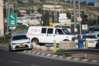 West Bank.- In the photos taken on February 22, 2024, they show the place where an attack by Palestinians towards Israelis occurred on a highway near the Israeli settlement of Maale Adumim - close to Jerusalem - in the occupied territory of the West Bank. Three Palestinians opened fire on civilians, killing one person and wounding eight others, according to Israeli emergency services. The police killed the three attackers.
