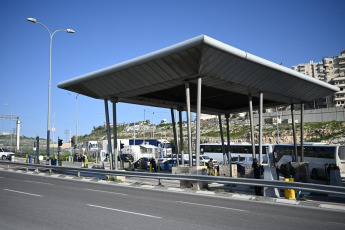 West Bank.- In the photos taken on February 22, 2024, they show the place where an attack by Palestinians towards Israelis occurred on a highway near the Israeli settlement of Maale Adumim - close to Jerusalem - in the occupied territory of the West Bank. Three Palestinians opened fire on civilians, killing one person and wounding eight others, according to Israeli emergency services. The police killed the three attackers.