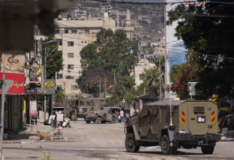 Cisjordania, Palestina.- En las fotos, muestra las calles durante una incursión militar israelí en la ciudad de Qabatiya, al sur de la ciudad de Jenin, en Cisjordania, el 14 de junio de 2024. Dos palestinos murieron este jueves durante una redada que se prolongó durante 13 horas por parte del Ejército de Israel en los alrededores de la localidad de Yenín, en la Cisjordania ocupada. Cisjordania ocupada vive su mayor espiral de violencia desde la Segunda Intifada (2000-2005), y en lo que va de 2024 al menos 215 palestinos han muerto por fuego israelí.