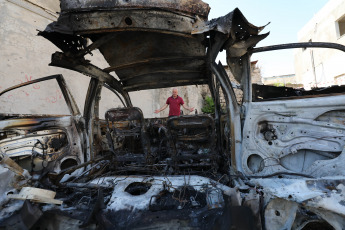 Cisjordania, Palestina.- En las fotos, muestra los daños tras una incursión del ejército israelí en la aldea de Kafr Dan, al noroeste de Jenin, en el norte de Cisjordania, el 13 de junio de 2024. Las fuerzas de ocupación israelíes irrumpieron en la ciudad cisjordana de Jenin, mientras que se registraron nuevos enfrentamientos en la localidad de Hebrón. De acuerdo a medios locales, las fuerzas de ocupación israelíes detuvieron a cinco palestinos de los distritos ocupados de Hebrón y Jenin en Cisjordania, a los que sumaron el arresto de cuatro personas, incluidos tres hermanos, de la localidad de Ifqeiqis.