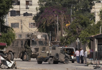 Cisjordania, Palestina.- En las fotos, muestra las calles durante una incursión militar israelí en la ciudad de Qabatiya, al sur de la ciudad de Jenin, en Cisjordania, el 14 de junio de 2024. Dos palestinos murieron este jueves durante una redada que se prolongó durante 13 horas por parte del Ejército de Israel en los alrededores de la localidad de Yenín, en la Cisjordania ocupada. Cisjordania ocupada vive su mayor espiral de violencia desde la Segunda Intifada (2000-2005), y en lo que va de 2024 al menos 215 palestinos han muerto por fuego israelí.