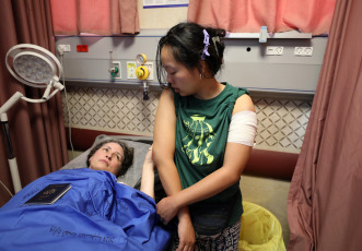 Nablus, Palestine.- In the photos, injured foreign volunteers are treated at the Rafidia Hospital in the West Bank city of Nablus, on July 22, 2024. Four pro-Palestinian activists, including three foreigners, were injured this Sunday when a group of Israeli settlers armed with clubs and iron rods attacked them in the southern West Bank, according to Palestinian media.