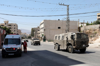 Cisjordania.- En las fotos, durante una redada israelí en la ciudad cisjordana de Tubas, el 15 de agosto de 2024. Cinco palestinos murieron el miércoles a manos del ejército israelí en la ciudad cisjordana de Tubas y en la localidad de Tammun, cerca de la ciudad, informó la agencia oficial de noticias palestina WAFA.