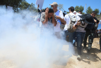 West Bank.- Israeli soldiers detain Palestinian and foreign activists during a demonstration against Israel's confiscation of land in Beit Jala, near the West Bank city of Bethlehem, August 8, 2024. Since October 7, the Israeli government has increased the budget for the development of Israeli settlements and has appropriated the largest amount of Palestinian land in 30 years.