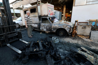 Cisjordania, Palestina.- En las fotos, muestra vehículos destruídos durante la incursión israelí en Cisjordania el 6 de agosto de 2024. Al menos cuatro palestinos murieron a manos de las fuerzas israelíes que llevaron a cabo este martes 6 de agosto una incursión a medianoche en el pueblo de Aqaba, cerca de la ciudad de Tubas, en el norte de Cisjordania ocupada.