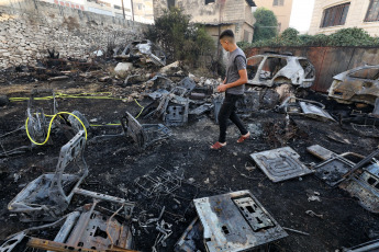 Cisjordania, Palestina.- En las fotos, muestra vehículos destruídos durante la incursión israelí en Cisjordania el 6 de agosto de 2024. Al menos cuatro palestinos murieron a manos de las fuerzas israelíes que llevaron a cabo este martes 6 de agosto una incursión a medianoche en el pueblo de Aqaba, cerca de la ciudad de Tubas, en el norte de Cisjordania ocupada.