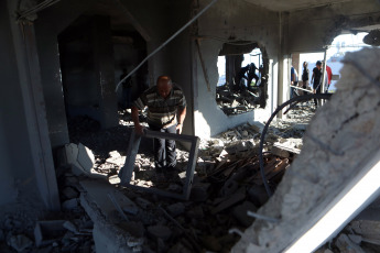 Cisjordania, Palestina.- En las fotos, muestra un edificio que fue demolido por las fuerzas israelíes en la aldea cisjordana de Dura, cerca de la ciudad de Hebrón, el 9 de agosto de 2024. El Ejército de Israel ha informado este jueves sobre la muerte en la Franja de Gaza de un alto cargo del Movimiento de Resistencia Islámica (Hamás) que estaba involucrado en la organización de ataques 