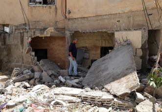 Cisjordania.- En las fotos, durante una redada israelí en la ciudad cisjordana de Tubas, el 15 de agosto de 2024. Cinco palestinos murieron el miércoles a manos del ejército israelí en la ciudad cisjordana de Tubas y en la localidad de Tammun, cerca de la ciudad, informó la agencia oficial de noticias palestina WAFA.