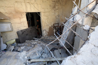 Cisjordania.- En las fotos, durante una redada israelí en la ciudad cisjordana de Tubas, el 15 de agosto de 2024. Cinco palestinos murieron el miércoles a manos del ejército israelí en la ciudad cisjordana de Tubas y en la localidad de Tammun, cerca de la ciudad, informó la agencia oficial de noticias palestina WAFA.