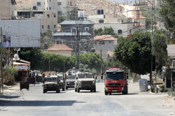 Cisjordania.- En las fotos, durante una redada israelí en la ciudad cisjordana de Tubas, el 15 de agosto de 2024. Cinco palestinos murieron el miércoles a manos del ejército israelí en la ciudad cisjordana de Tubas y en la localidad de Tammun, cerca de la ciudad, informó la agencia oficial de noticias palestina WAFA.