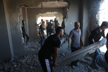 Cisjordania, Palestina.- En las fotos, muestra un edificio que fue demolido por las fuerzas israelíes en la aldea cisjordana de Dura, cerca de la ciudad de Hebrón, el 9 de agosto de 2024. El Ejército de Israel ha informado este jueves sobre la muerte en la Franja de Gaza de un alto cargo del Movimiento de Resistencia Islámica (Hamás) que estaba involucrado en la organización de ataques 