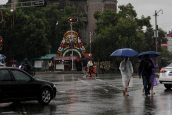 Ciudad de México, México.- En las fotos, muestra las calles de Ciudad de México en medio de las lluvias que afectan el país el 13 de septiembre del 2024. La tormenta tropical Ileana, novena en la temporada 2024 en el Pacífico, genera vientos fuertes, oleaje elevado y lluvias de muy fuertes a intensas acompañadas con descargas eléctricas y posible caída de granizo en el noroeste y oeste de México, informó el Servicio Meteorológico Nacional (SMN).