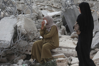 Cisjordania.- En las fotos, muestra los escombros de casas luego de que fueran demolidas por excavadoras israelíes en la aldea de Idna, al oeste de la ciudad cisjordana de Hebrón, el 24 de septiembre de 2024. La incursión israelí actual es la más intensa desde 2002 por la magnitud de la destrucción y el número de víctimas. Un total de 705 palestinos han muerto y 5.700 han resultado heridos en Cisjordania desde el 7 de octubre de 2023, según el Ministerio de Sanidad.