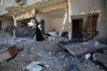 Cisjordania.- En las fotos, vehículos israelíes circulan por la calle durante una operación militar israelí en el campo de refugiados de Tulkarm, en el norte de Cisjordania, el 6 de septiembre de 2024. El Ejército de Israel mantiene por noveno día consecutivo una intensa incursión en el norte de Cisjordania, dejando 36 muertos, entre ellos 8 menores y 2 ancianos, según registró el Ministerio de Salud de la Autoridad Nacional Palestina.