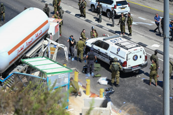 Israel.- In these photos, security forces are deployed at the Givat Assaf crossing, between Ofra and Bethel, in the Binyamin region, on September 11, 2024. An Israeli soldier in his 20s is in critical condition after being run over near a Jewish settlement in the occupied West Bank, the Magen David Adom (MDA) emergency service said on Wednesday. The Israeli army confirmed the incident and said its forces killed the alleged attacker, whom they described as a 