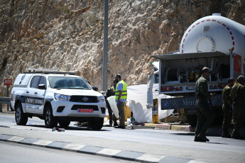 Israel.- In these photos, security forces are deployed at the Givat Assaf crossing, between Ofra and Bethel, in the Binyamin region, on September 11, 2024. An Israeli soldier in his 20s is in critical condition after being run over near a Jewish settlement in the occupied West Bank, the Magen David Adom (MDA) emergency service said on Wednesday. The Israeli army confirmed the incident and said its forces killed the alleged attacker, whom they described as a 