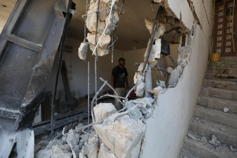 Cisjordania.- En las fotos, vehículos israelíes circulan por la calle durante una operación militar israelí en el campo de refugiados de Tulkarm, en el norte de Cisjordania, el 6 de septiembre de 2024. El Ejército de Israel mantiene por noveno día consecutivo una intensa incursión en el norte de Cisjordania, dejando 36 muertos, entre ellos 8 menores y 2 ancianos, según registró el Ministerio de Salud de la Autoridad Nacional Palestina.
