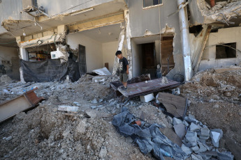 Cisjordania.- En las fotos, vehículos israelíes circulan por la calle durante una operación militar israelí en el campo de refugiados de Tulkarm, en el norte de Cisjordania, el 6 de septiembre de 2024. El Ejército de Israel mantiene por noveno día consecutivo una intensa incursión en el norte de Cisjordania, dejando 36 muertos, entre ellos 8 menores y 2 ancianos, según registró el Ministerio de Salud de la Autoridad Nacional Palestina.